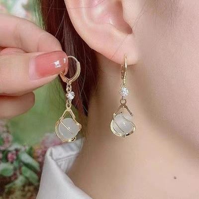 Модные серьги из циркония для женщин