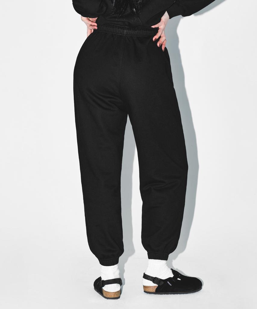 BORN TO WIN W Semi Wide Sweat Jogger Pants [Black]