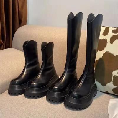 Мартинсы на толстой подошве для женских новых моделей 2025 года увеличивают рост, осенне-зимние, высокие и стройные, маленькие, но кожаные сапоги до колена для женщин