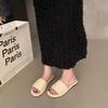 Маленькие ароматные ветряные тапочки с одним словом на плоской подошве женская обувь 2025 года новая летняя одежда французские маленькие сандалии пляжные сандалии