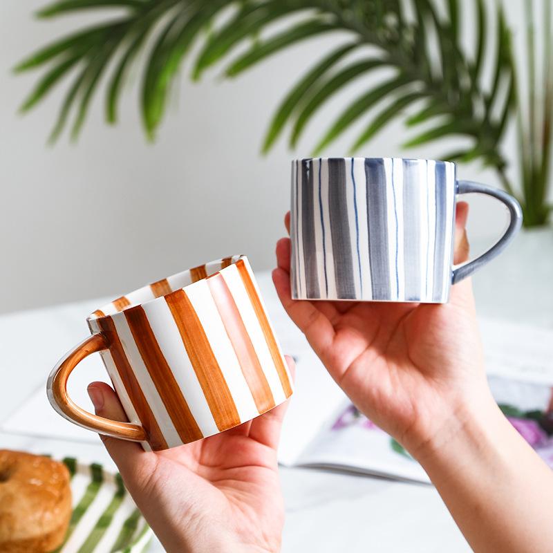 Минималистский набор из нарисованных вручную полосатых чашек и тарелок, керамическая чашка для кофе с молоком, чашка для послеобеденного чая объемом 280 мл/9,5 унций, домашний напиток