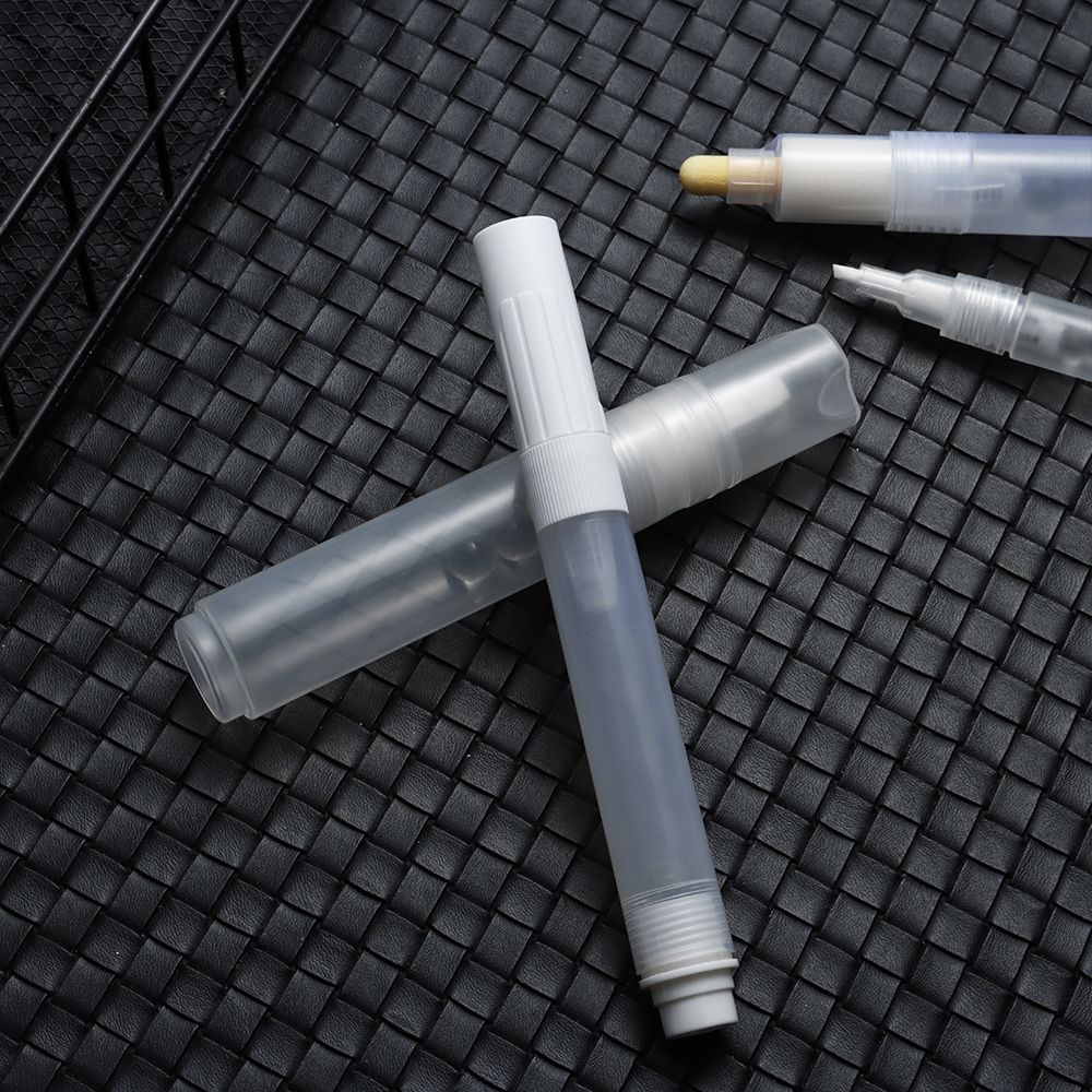 Используйте прозрачные пластиковые граффити-ручки, жидкие меловые маркеры, пустые стержни, ручки для рисования, аксессуары