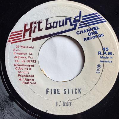 7-дюймовая пластинка I-ROY / THE REVOLUTIONARIES - Fire Stick / Angola НЕТ Hit Bound Ямайка Регги, Ска и Даб Б/У