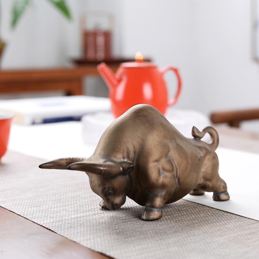 Luxury Ceramic Retro Bronze or Red Lucky Cattle Cow Ox Statue Nordic Home Decor Bull Sculpture Desk Ornament Animal Figurine Toy