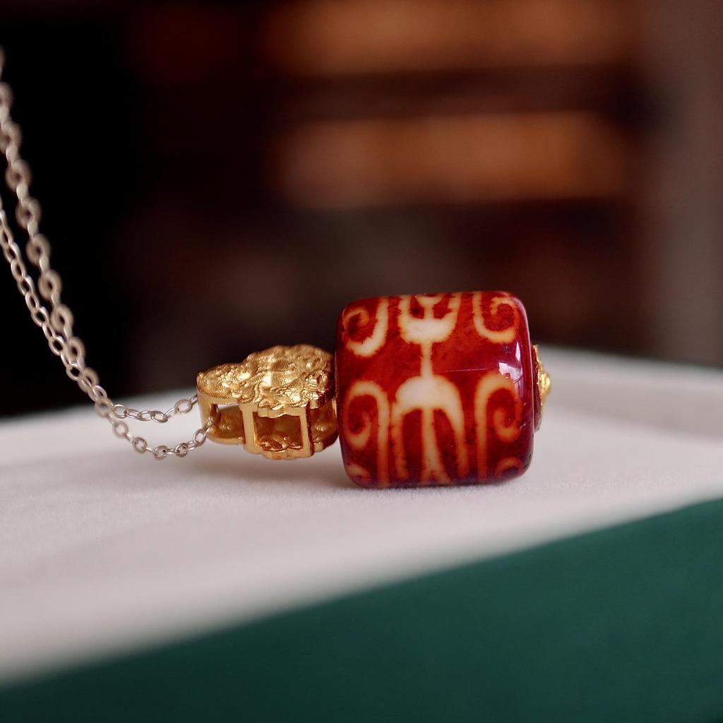 Дзи-подвеска «Дворец Потала Красное Мясо Благородный Человек» из серебра S925 с желтым агатом Бога Богатства