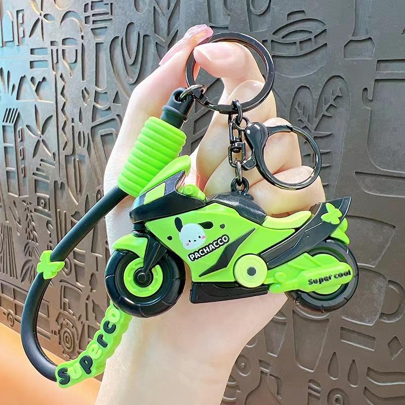 Креативный крутой брелок в виде локомотива, мультяшный кулон в виде куклы-локомотива, парный, для школьного рюкзака, маленький кулон, изысканная кукла