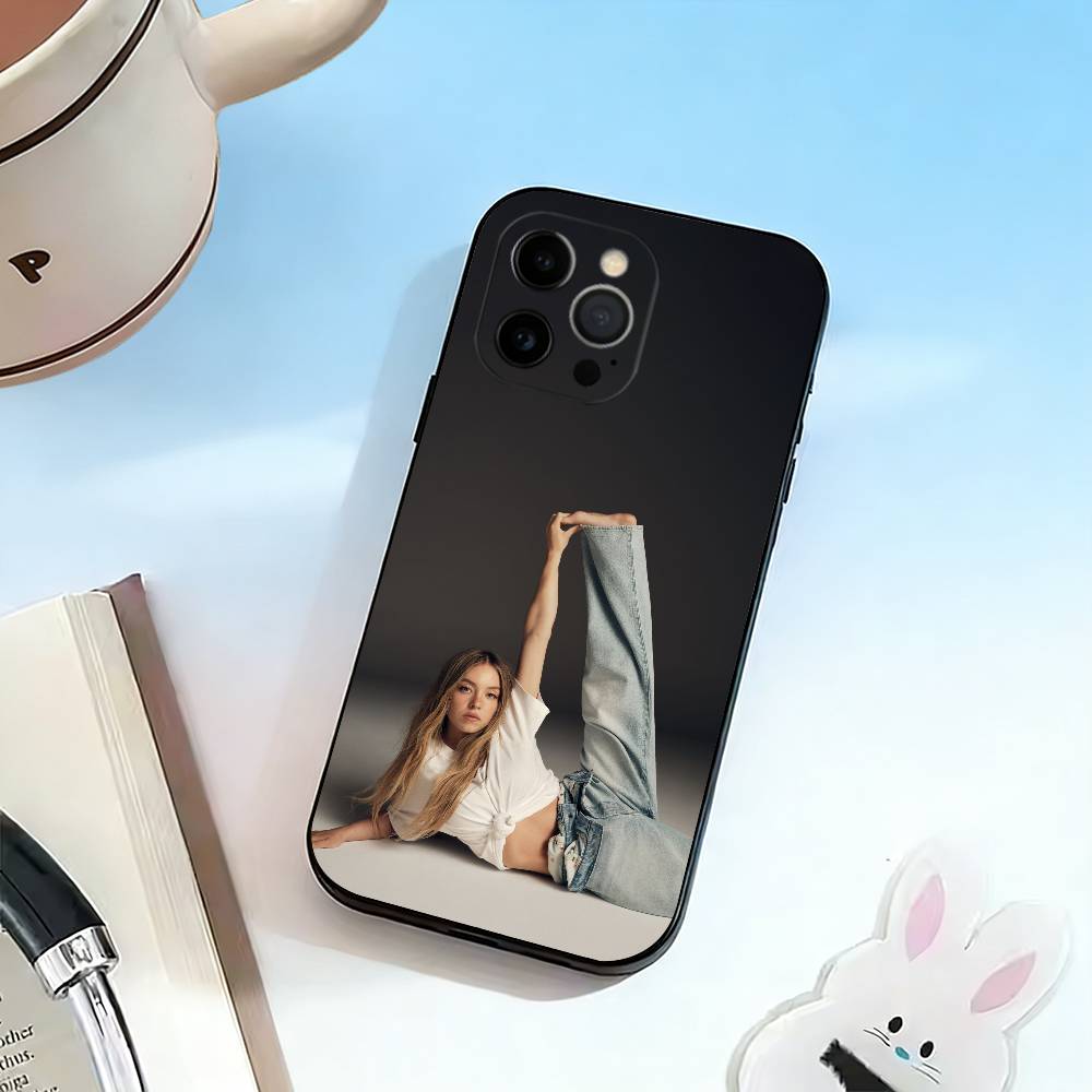 Чехол для телефона S-Sydney S-Sweeney для iPhone 17,16,15,14,13,12,11 Plus,Pro Max,XS, Мягкий силиконовый черный чехол