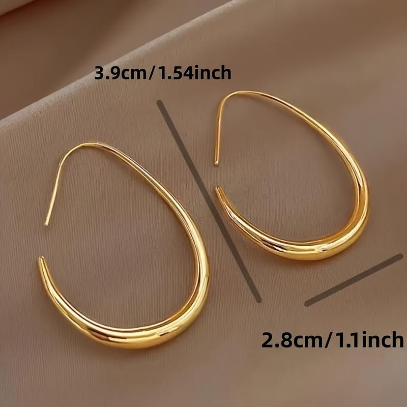 A Pair Of Minimalist Chic Teardrop-shaped Hoop Earrings, Exuding Elegance, Perfect For Ladies To Wear To Parties And Vacations.