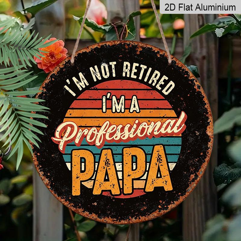 2D Flat, 1pc "I'm Not Retired, I'm a Professional Dad" Vintage Aluminum Hanging Sign - Round Wall-Mountable Suitable for Living Room, Bar, Garage