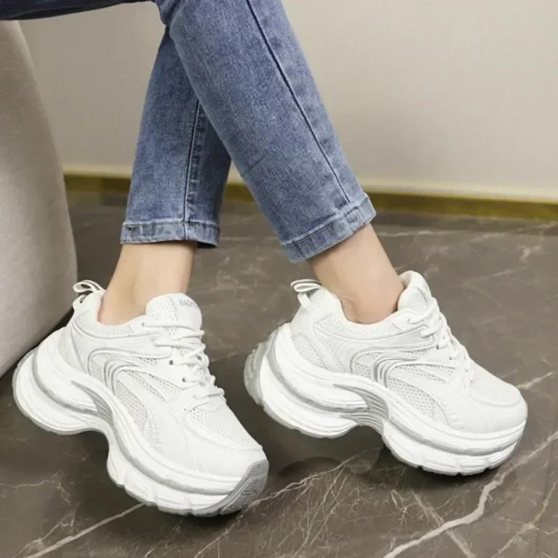 Спортивная обувь 2024 года, модная новая спортивная обувь на платформе, осенняя повседневная обувь на шнуровке с сетчатой поверхностью, дышащая женская обувь для ходьбы