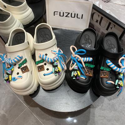 Туфли с дырочками на толстой подошве, женская летняя новая верхняя одежда, повышающая повседневную моду, знаменитости из Интернета, ветровая пляжная сумка, тапочки для головы