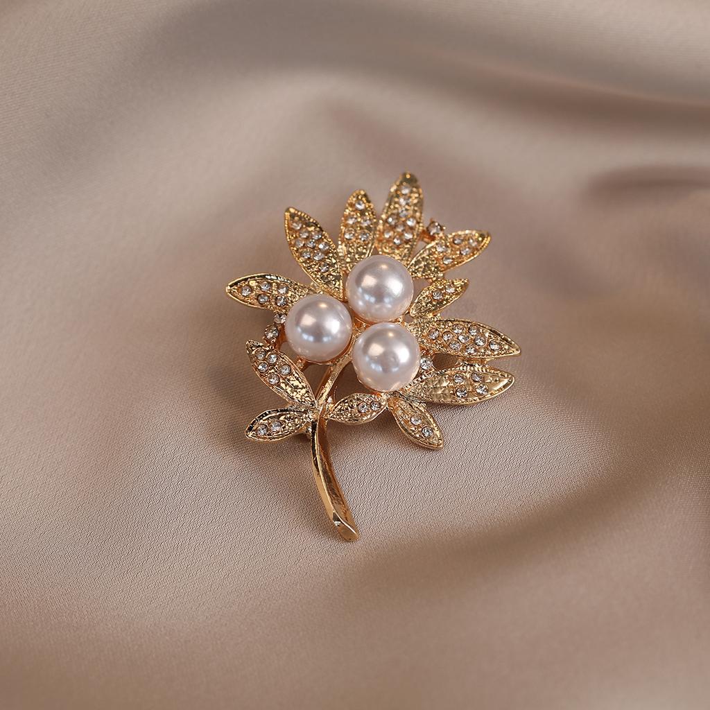 Pearl Leaf Rhinestone Brooch High-end Light Luxury Coat Pin Sweater Accessory Brooch
