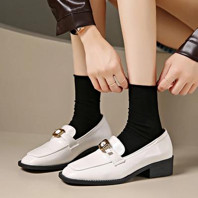 Женская обувь 2024 Мода Металлическая отделка Офис и карьера Горячая распродажа Каблуки с квадратным носком Женский бренд Слипоны Женские туфли на высоком каблуке