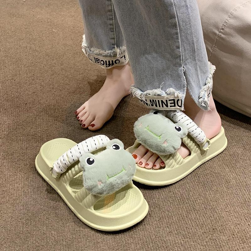 Тапочки женские милые мультяшные дизайн 2024 летние новые удобные домашние сандалии на платформе мягкие нескользящие женские туфли для ванной комнаты