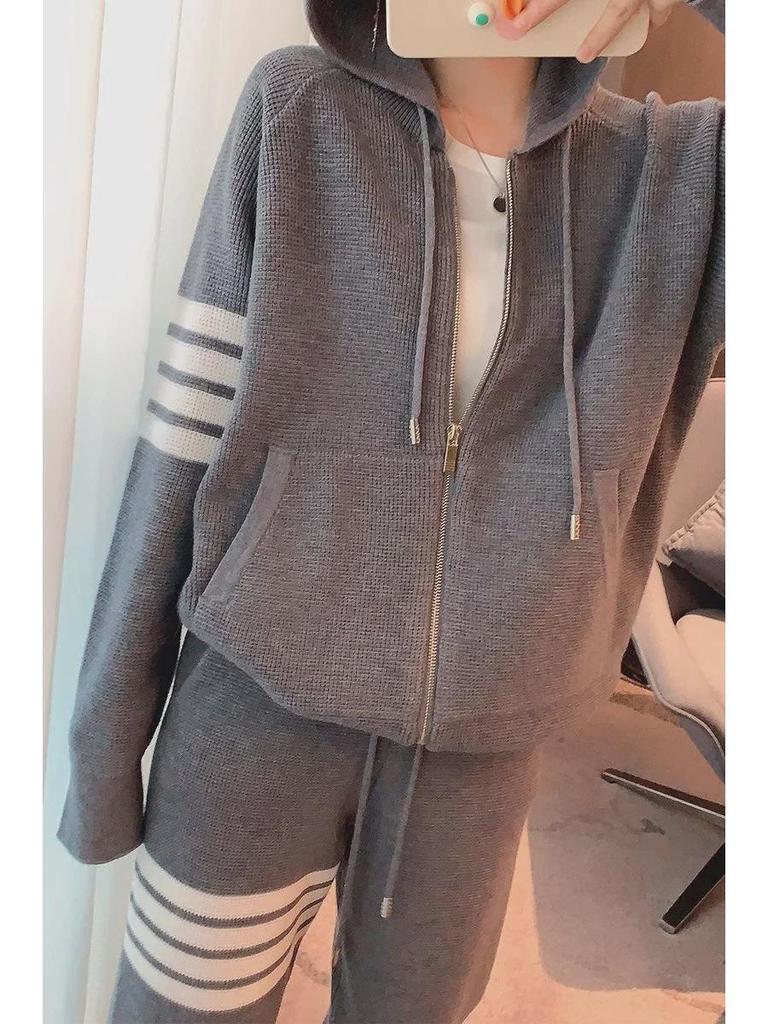 Женский повседневный спортивный костюм весна/осень: Модный комплект из двух частей: свитер-пиджак большого размера с четырьмя полосками