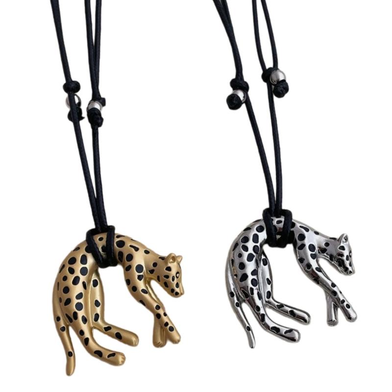 Подвеска на цепочке в форме леопарда с гальваническим покрытием, разработанная для элегантных и стильных нарядов