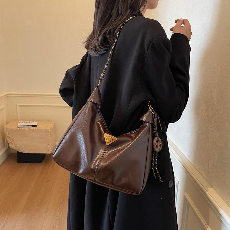 Large Capacity Fashion Trend Tote Bag Women's 2025 New Autumn and Winter Retro Commuter Shoulder Crossbody