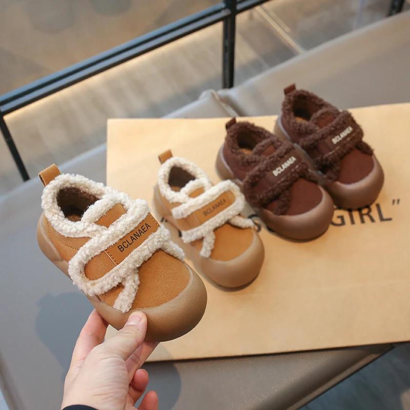 2024 Детские меховые кожаные туфли для девочек, зимняя новая мода в корейском стиле, мягкая подошва, нескользящая, универсальная, шикарная, повседневная обувь