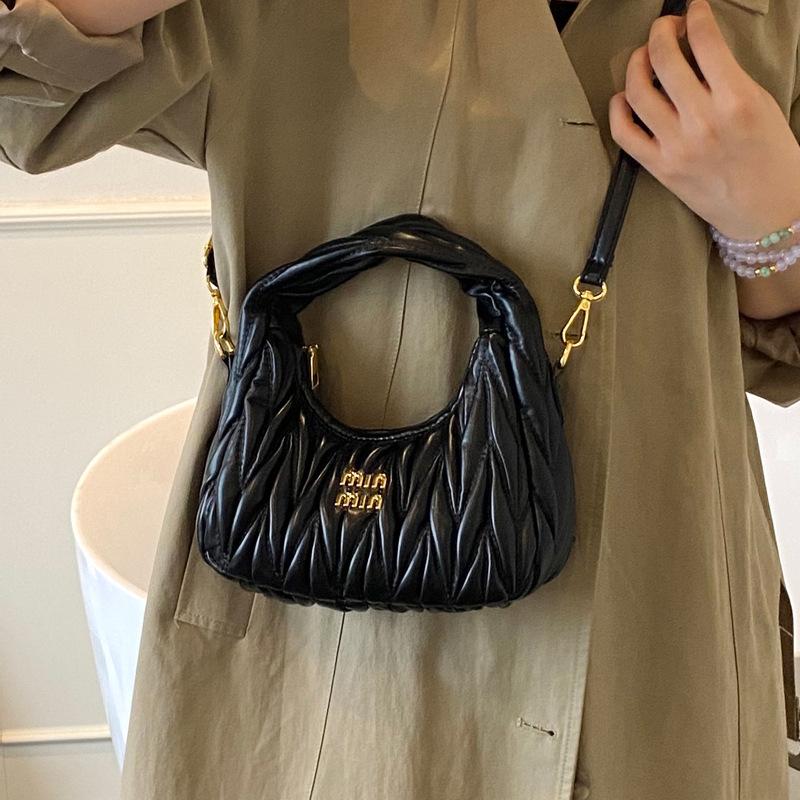 Niche crescent moon bag women's 2025 new commuter handheld underarm bag shoulder crescent bag premium messenger bag tide