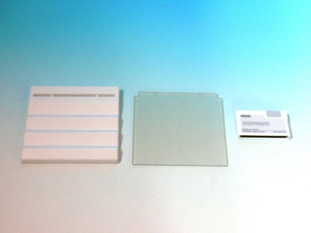 Улучшите свою мимику с помощью тренировки лица для взрослых, используя картридж распознавания лица DS и подставку для Nintendo DS.