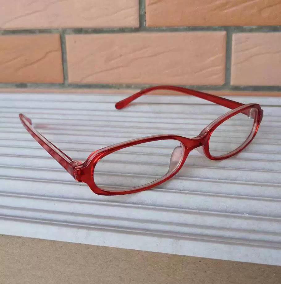 Retro Y2K Black Square Frame Glasses with Myopia Enhancement for a Natural Look.