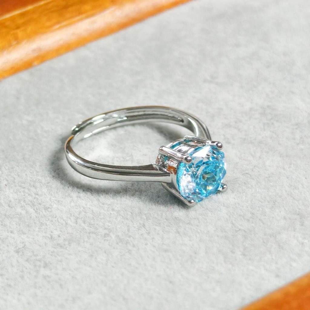 Набор серег-гвоздиков, кулона и кольца Gessen Jewelry с бриллиантами светло-голубого цвета с огранкой «Роза»