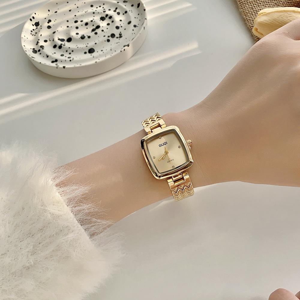 Простые маленькие квадратные часы женские ретро литературные и художественные маленькие ароматные кварцевые часы высококлассные маленькие золотые часы