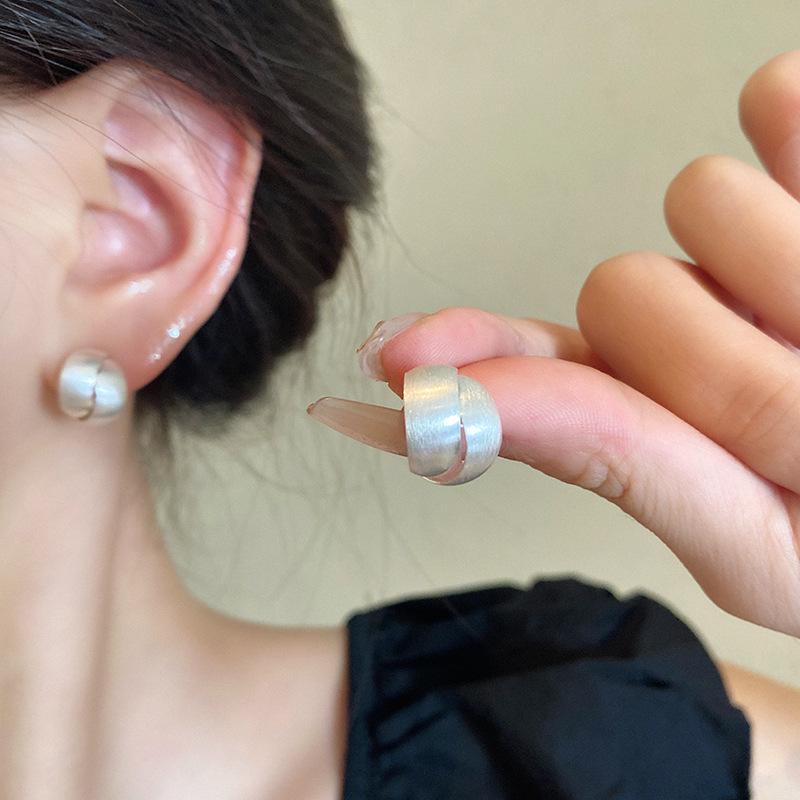 Женские серьги-горошек Frosted Matte Small Pea — элегантный и универсальный дизайн класса люкс