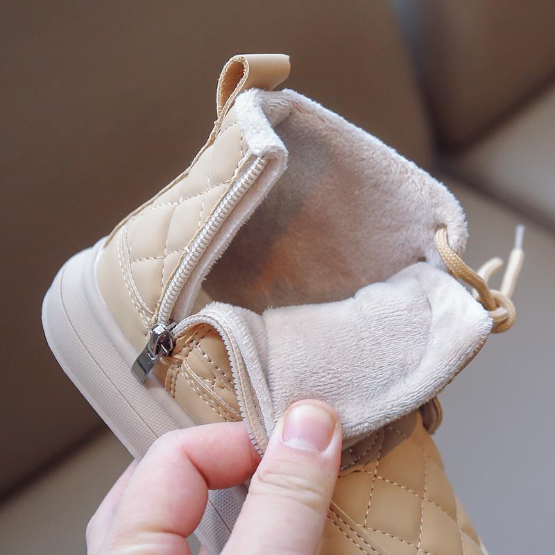 Детские хлопковые сапоги 2024 года, зимние плюшевые короткие сапоги в британском стиле, легкие детские модные кожаные сапоги для мальчиков, однотонные