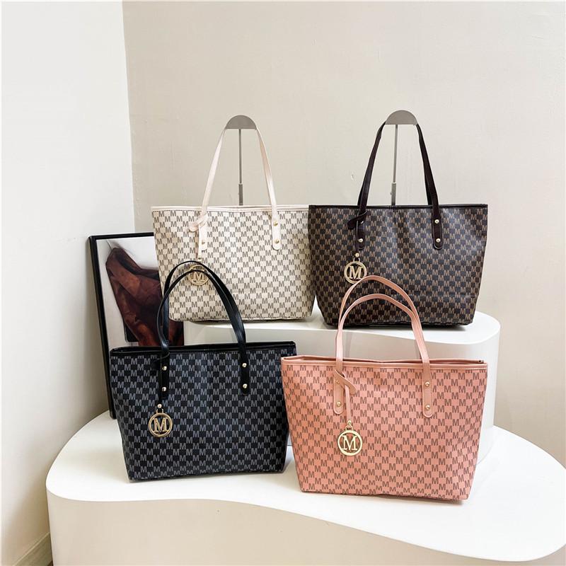 Женская модная сумка-тоут для通勤 2025 года большой вместимости высокого класса с дизайном в виде букв.