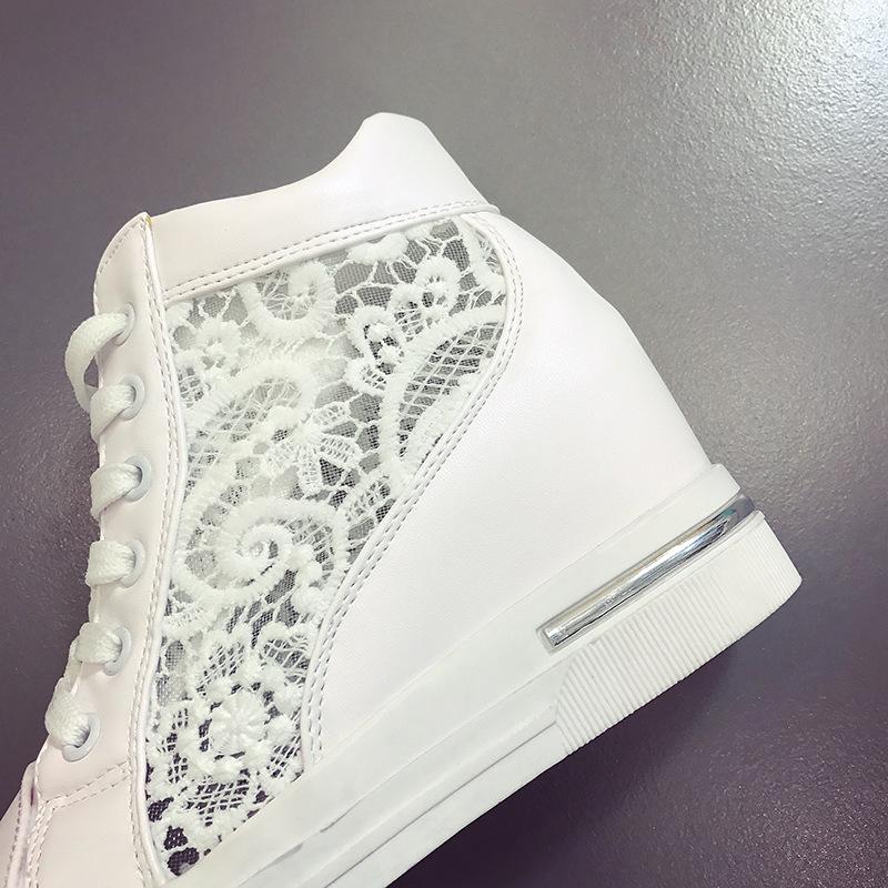 Летние новые спортивные туфли на скрытой платформе для женщин, толстая подошва, перфорированные, дышащие, на шнуровке, белые кроссовки женские C090