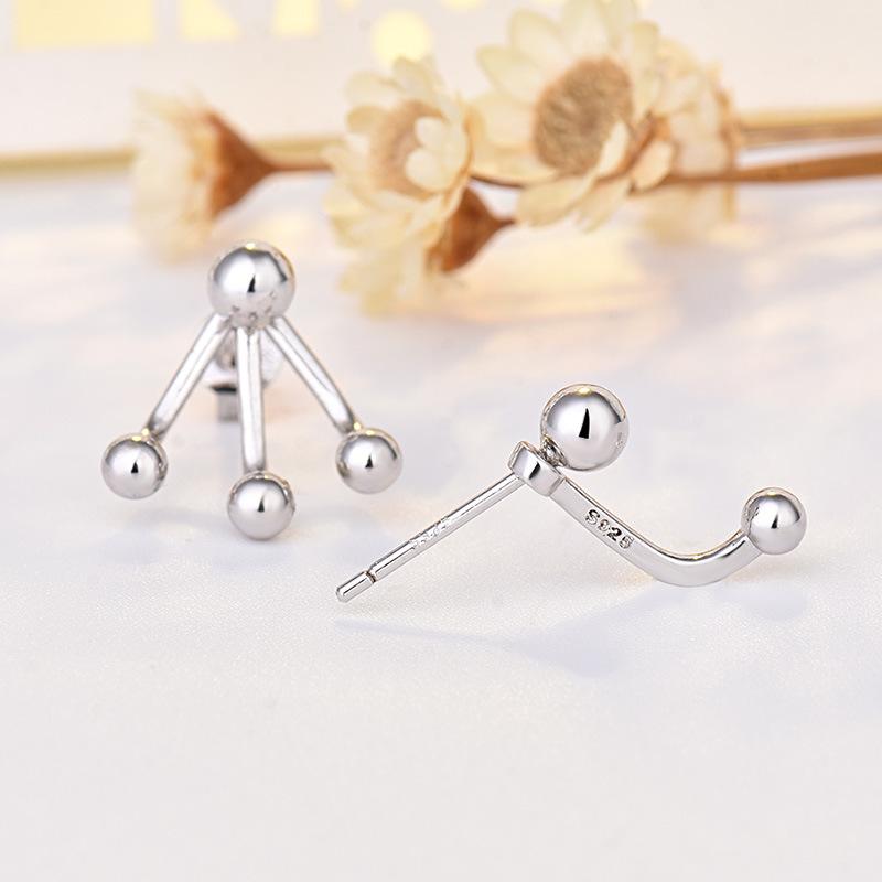 Серьги простые, маленькие, изысканные, элитные серьги в нишевом стиле