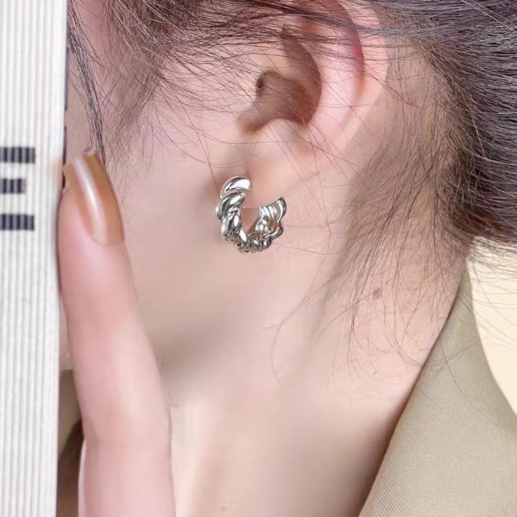 Элегантные серьги-капли с камнем кошачий глаз — универсальные, легкие, роскошные, изысканного дизайна.