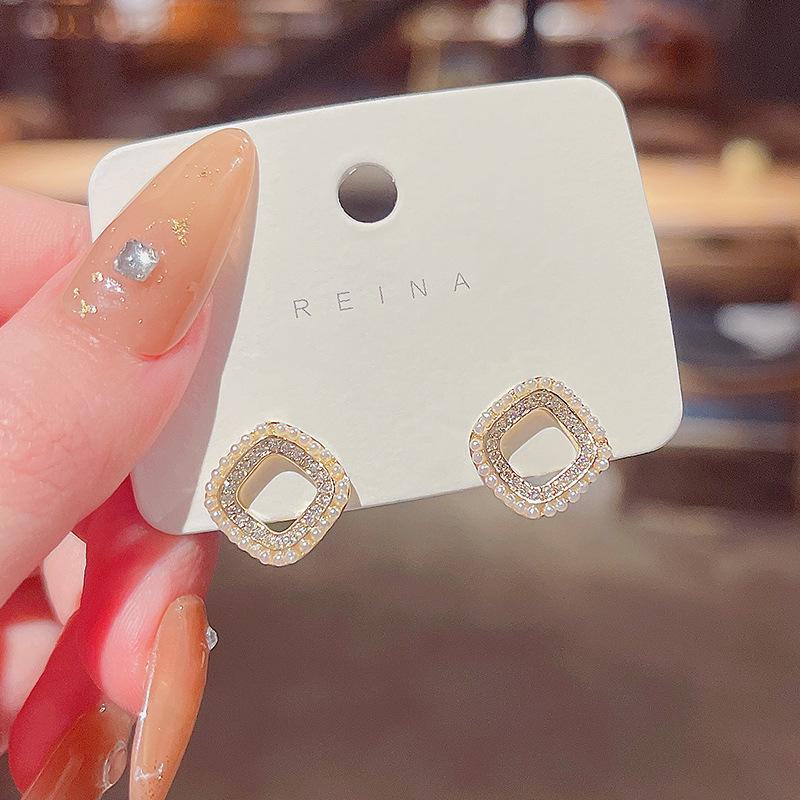 Геометрические модные серьги с бриллиантами и жемчугом: Серебряная игла S925, модный и элегантный дизайн для женщин