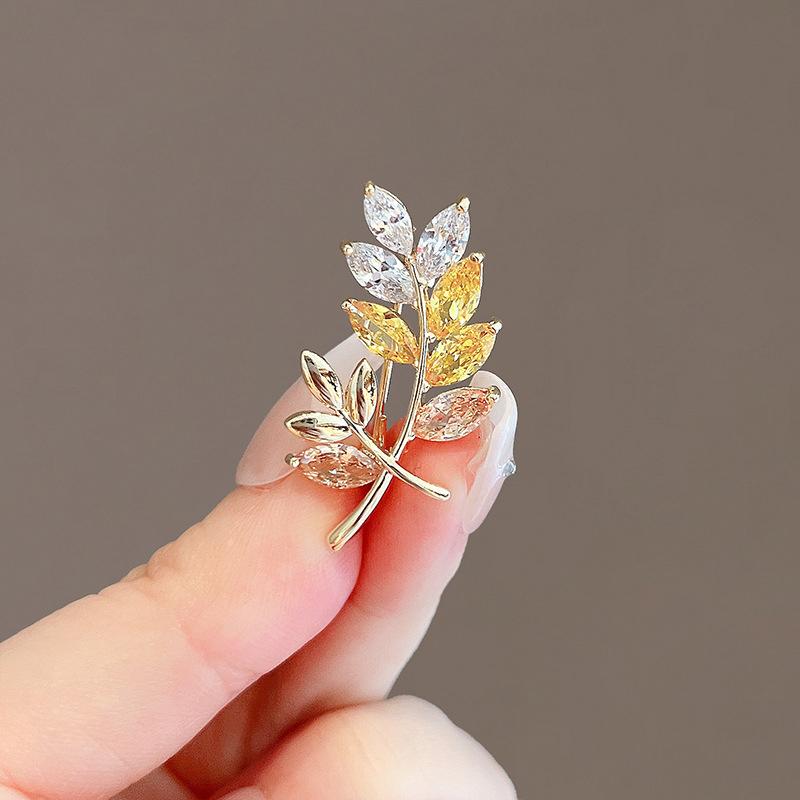 Luxury Heart Brooches For Women Lapel Pin Clothes Badges Corsage Jewelry Gift