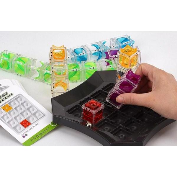 Настольная игра Casby Marvel Maze Escape 2195, разные цвета