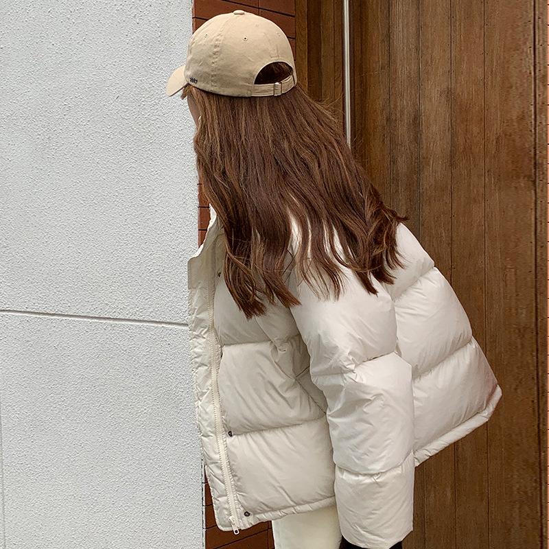 Пуховик женский 2024 года, новая корейская версия, свободный, утолщенный, теплый, белый, с воротником-стойкой, куртка из утиного пуха, короткая куртка