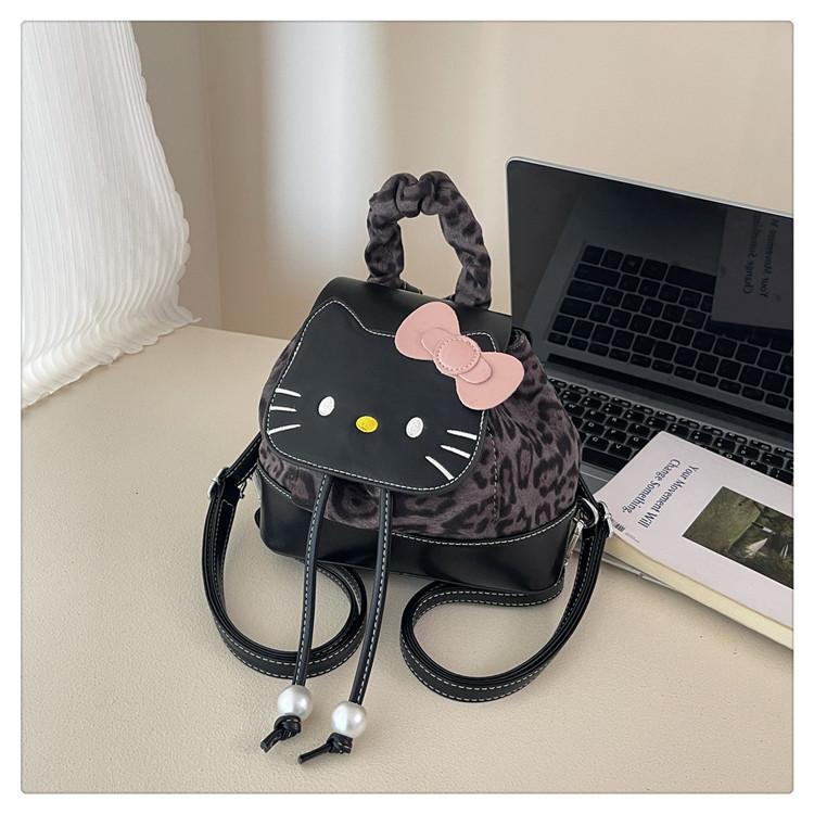 Мини-рюкзак Hello Kitty с нейлоновым материалом и бантом-бабочкой для повседневного использования