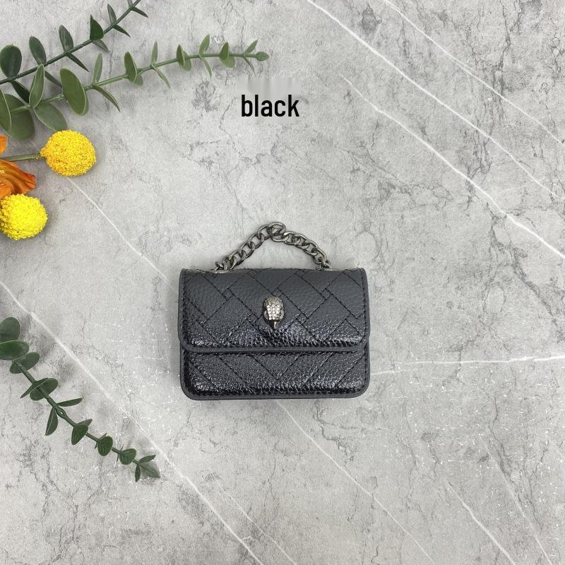 Сумка-мини на цепочке с ромбовидной стежкой на весну/лето 2025 - Вышитая сумка кроссбоди с головой орла