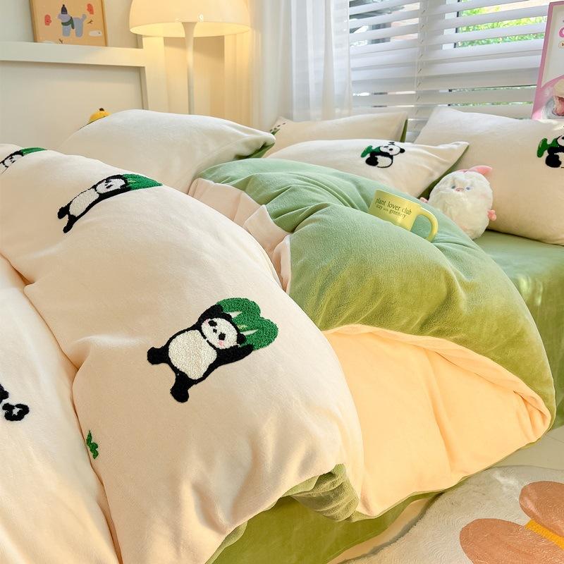 Зимнее полотенце с вышивкой, молочный бархат, комплект из четырех предметов, утолщенное теплое постельное белье с героями мультфильмов, коралловое фланелевое пододеяльник