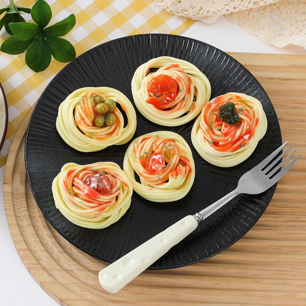 Модель спагетти с креветками и соусом для демонстрации западной еды и реквизит для кино