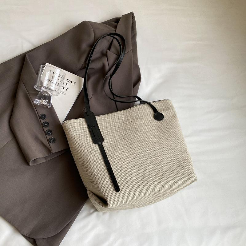 Повседневная сумка большой вместимости женская сумка 2024 года лето новая простая и модная сумка через плечо для поездок на работу простая женская сумка-тоут