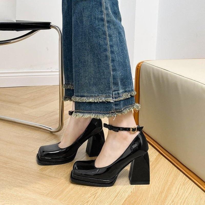 Fashion Hot Selling 2025 Summer Baotou Sandals Women's French Retro Square Headed Water Diamond Buckle Back Hollow Thick Heel Sandals