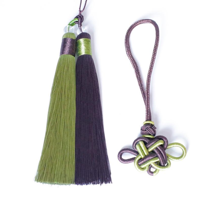 Двухцветная кисточка-подвеска в виде китайского узла для рукоделия