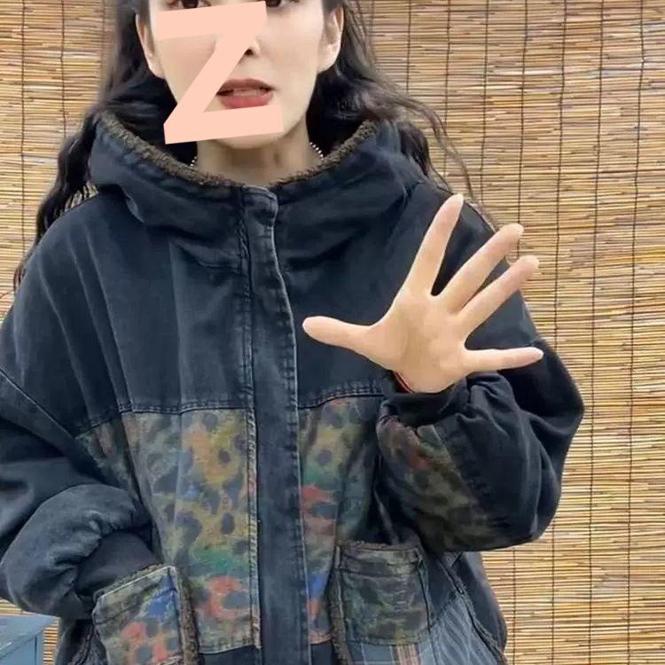 Ретро Принт Джинсовая Куртка с Капюшоном на Флисовой Подкладке – Зимнее Тепло и Приталенный Крой 2025