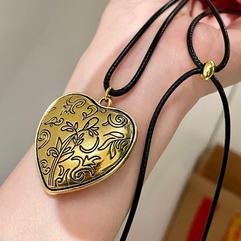 Винтажная металлическая гравированная подвеска 'Любовь', длинное ожерелье, милый и крутой стиль Spice Girl, новые шейные аксессуары, цепочка для свитера.