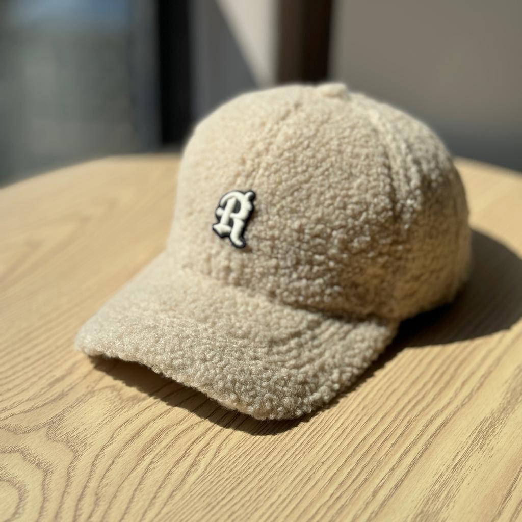 New autumn and winter thickened warm lamb wool baseball cap for women, wide brim, makes the face look smaller, suitable for large head sizes, trendy
