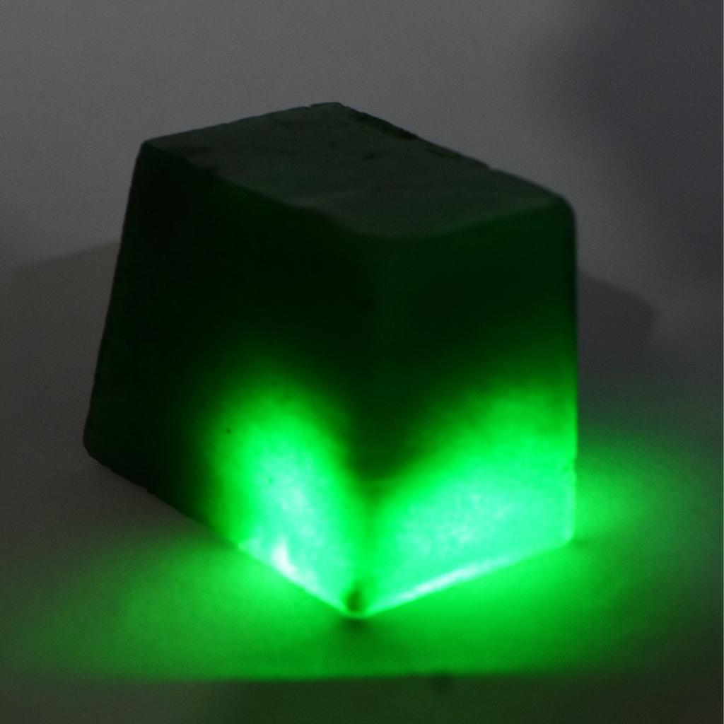 Natural Green Emerald Loose Gemstone Uncut Rough 352.65 ct Raw for Lapidary and Gem Collections