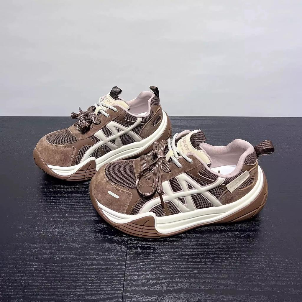 Супер популярные огромные красивые кроссовки папы женские толстые подошвы не утомляют ноги 2025 новая осень универсальные спортивные и повседневные женские туфли