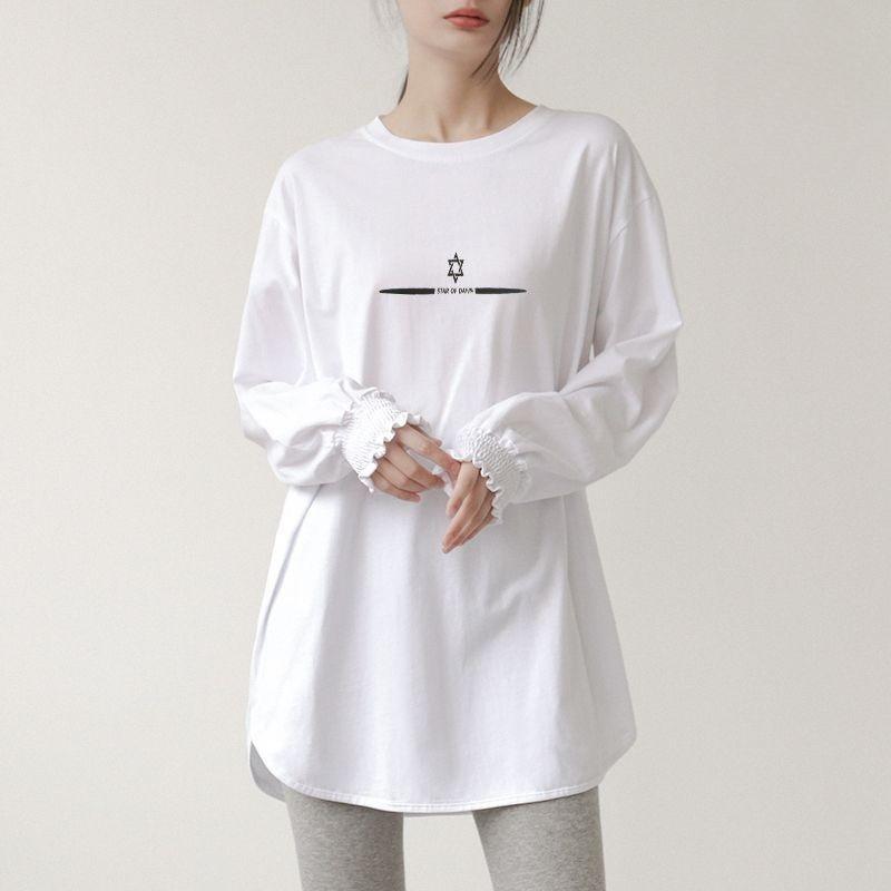 Шикарная белая футболка с длинными рукавами, закругленным подолом и застежкой на манжетах